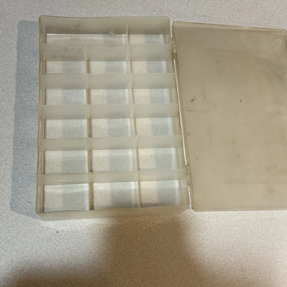 Plastic Grid‎ Craft Organizer Box 17 Compartments Vintage